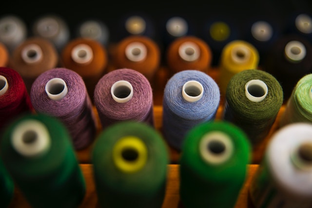 How To Pick The Right Thread For a Project? - Sewinging