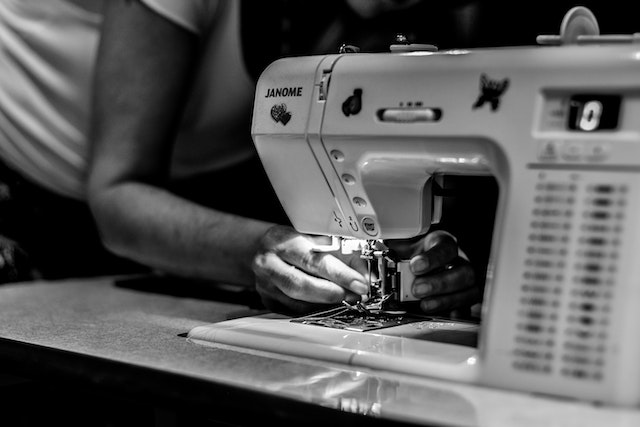 What Is The Difference Between a Serger and a Sewing Machine?
